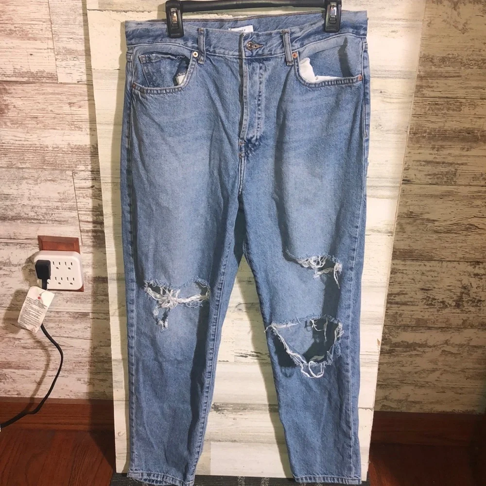 Forever 21 distressed washed jeans size 31 trendy holy jeans tapered bottoms - Picture 1 of 7